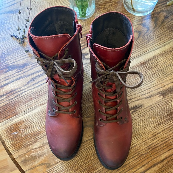 Taos Footwear Red Lace-Up Crave Boots 🥾 - Picture 2 of 14
